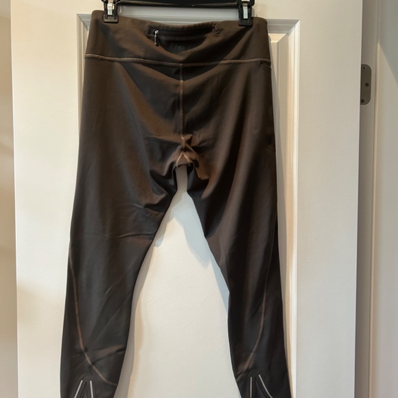 Athleta Run Free 7/8 Tight Olive Green Size Med - Picture 3 of 5